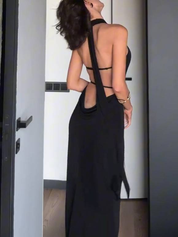 Robe longue moulante dos nu minimaliste et sexy