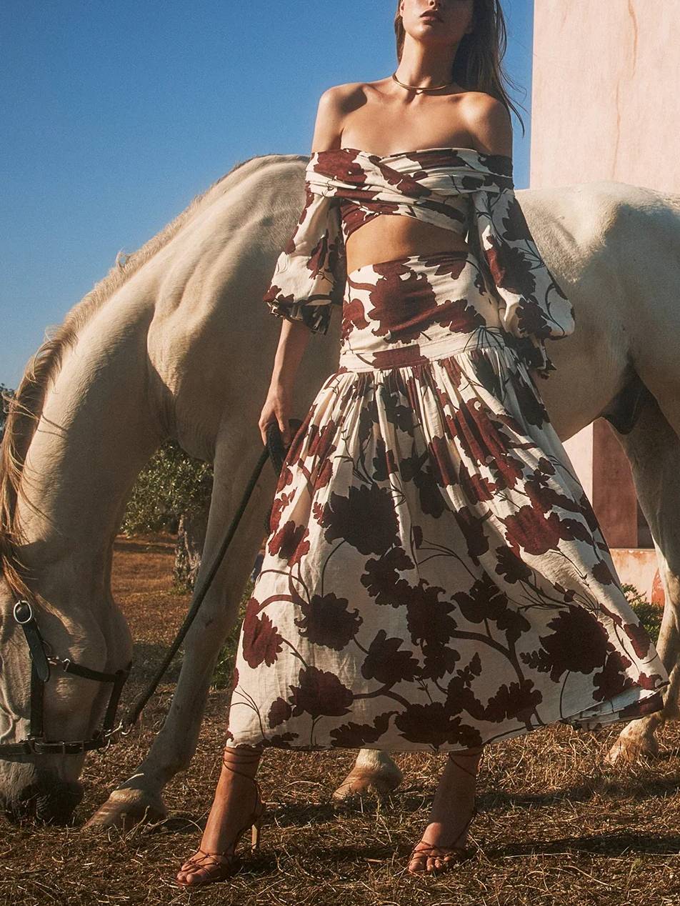 Bedruckter schulterfreier Anzug aus Oberteil und Rock