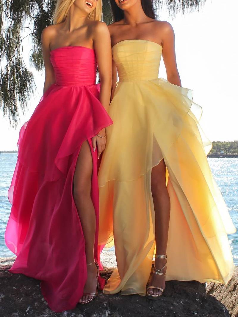 Mehrlagiges Maxikleid mit Tube-Top und Schlitz vorne