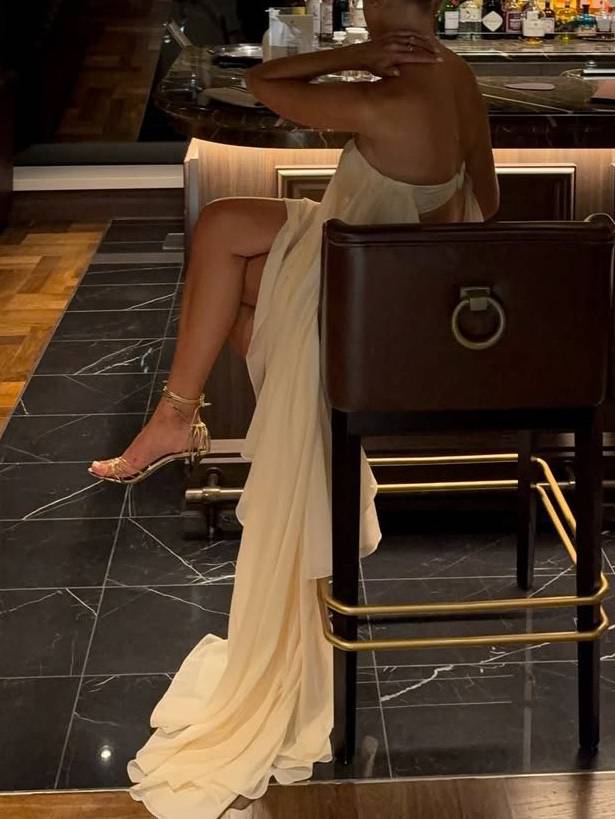 Maxikleid mit Tube-Top und unregelmäßigem Saum