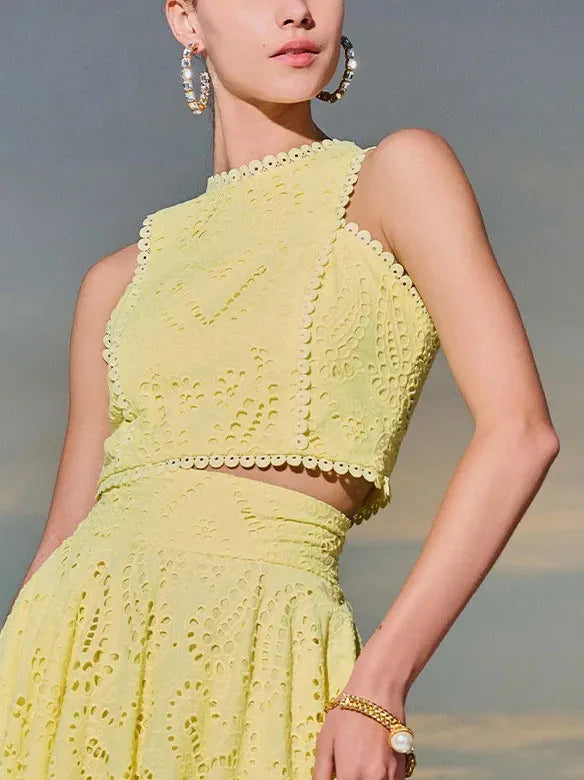 Haut exquis sans manches en dentelle creuse brodée