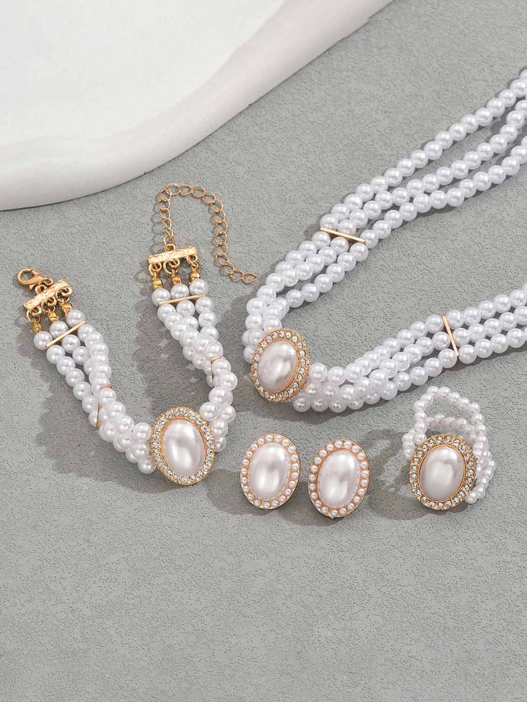 Vielseitiges Retro-Mehrschicht-Schlüsselbein-Halskettenset mit Diamanten und Perlen