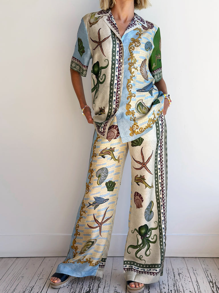 Einzigartige, lockere Hose mit weitem Bein und Blumenmuster im Tiefsee-Stil