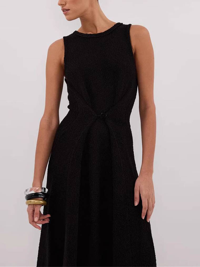 Minimalistisches Kleid im Urlaubsstil