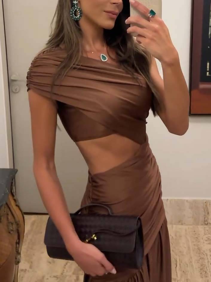Robe longue unique à épaules dénudées et taille creuse