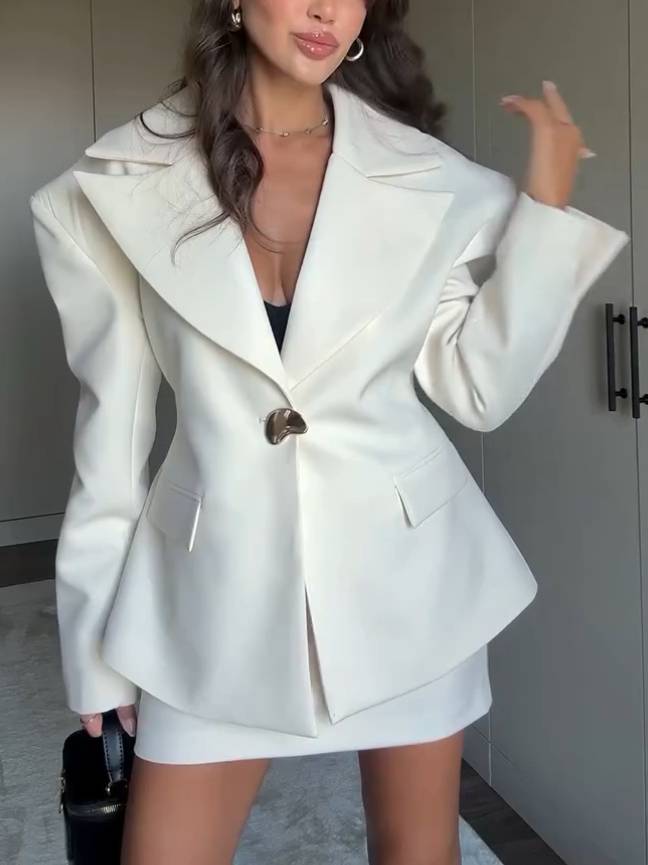 Anzug Aus Blazer Mit Weiten Schultern Und Minirock - Blazer