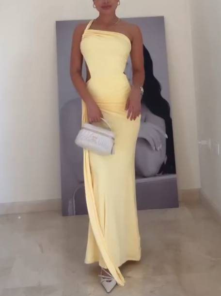 Robe longue dos nu à taille creuse et design asymétrique unique