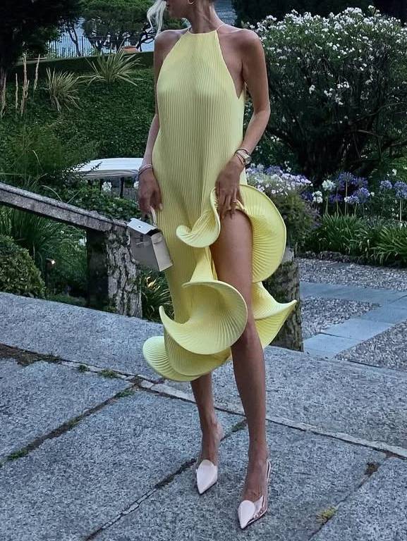 Asymmetrisches Midikleid mit gerolltem Saum