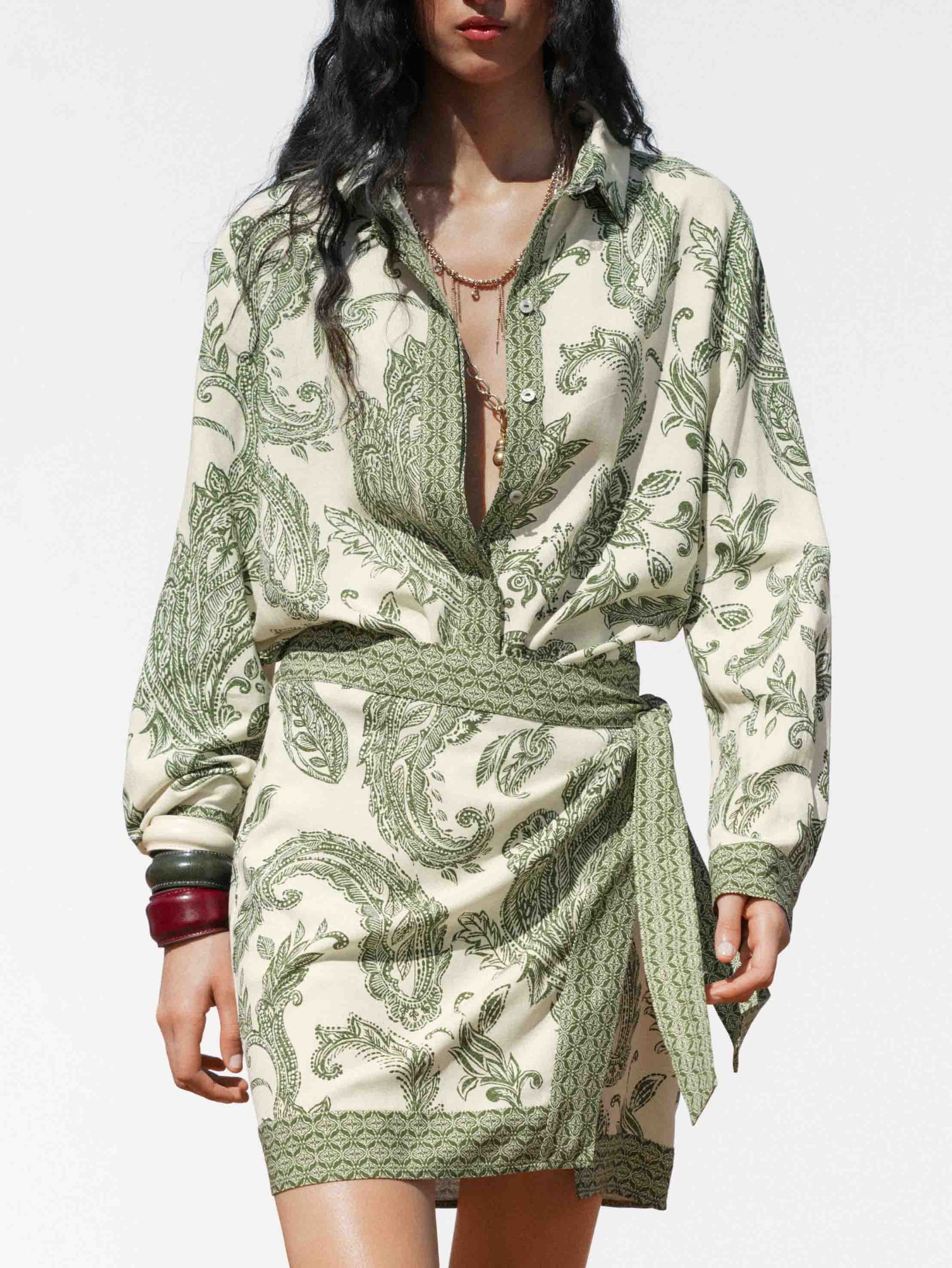 Kurzer Wickelrock mit Retro-Cashew-Blumen-Print