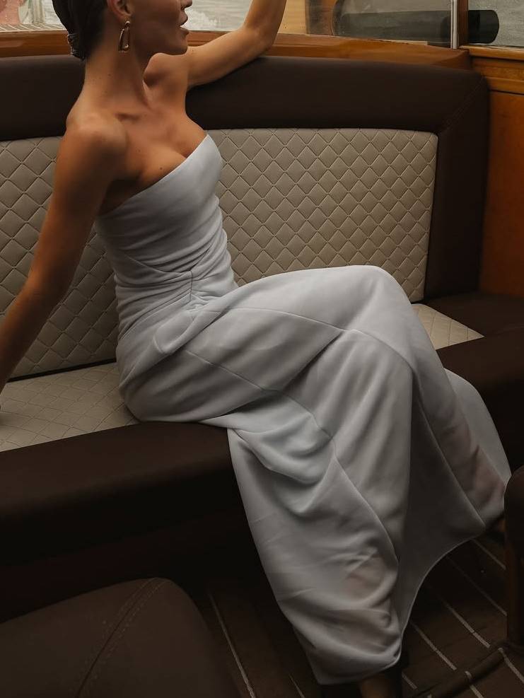 Minimalistisches Maxikleid mit plissiertem Tube-Top