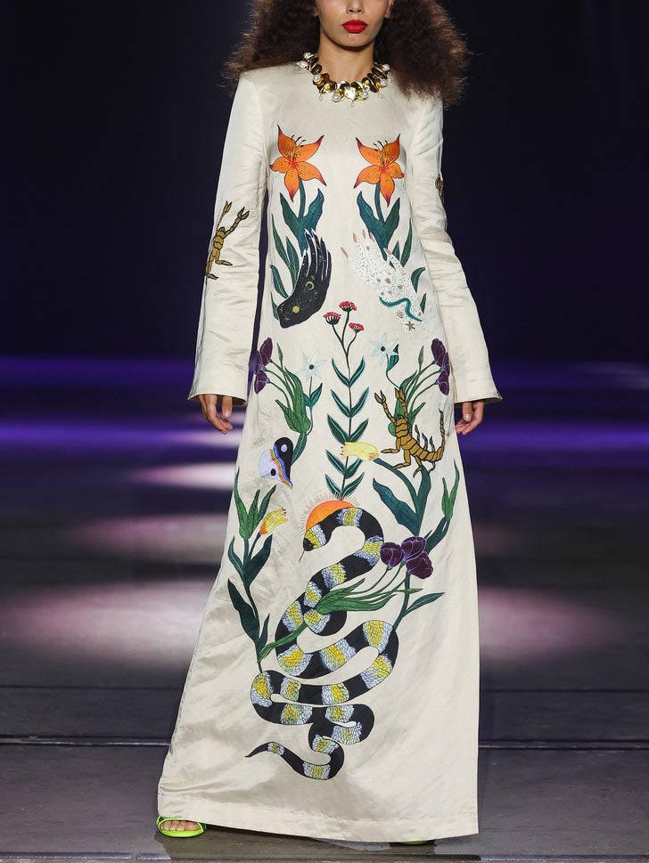 Robe longue fendue en satin à imprimé floral moderne et unique