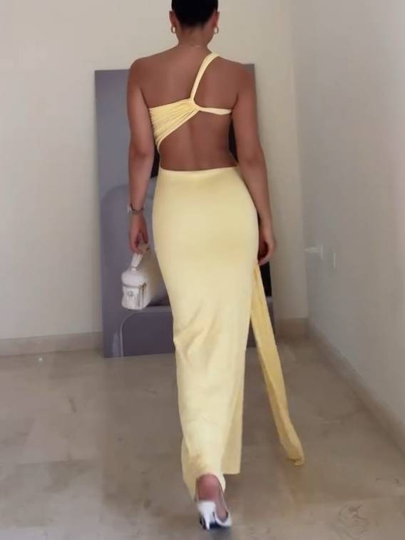 Robe longue dos nu à taille creuse et design asymétrique unique