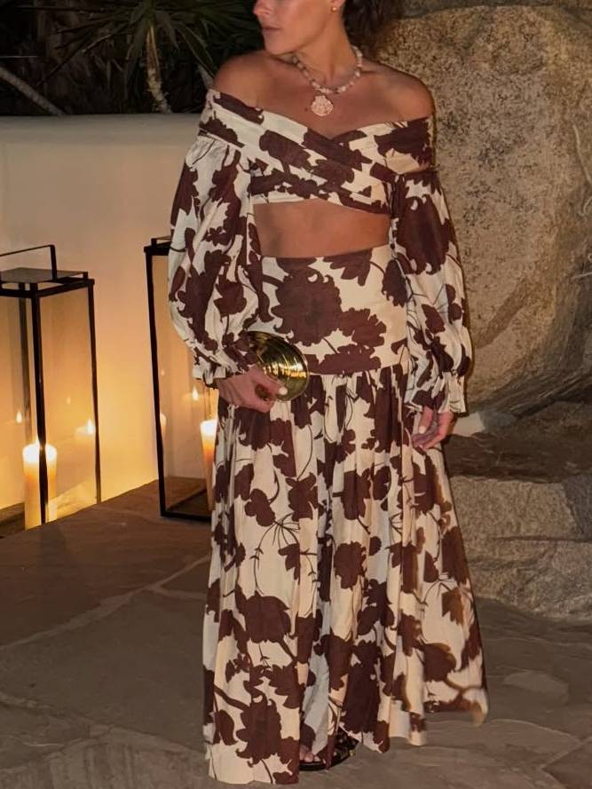 Bedruckter schulterfreier Anzug aus Oberteil und Rock