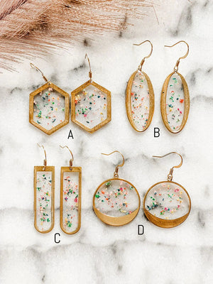 Resin Pressed Flower Earrings - French Retro Queen Anne's Lace Gold