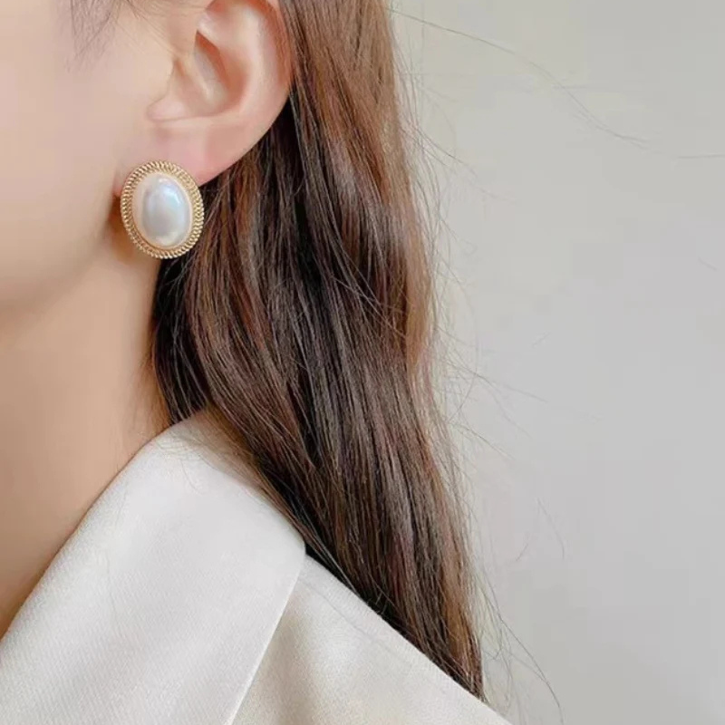 The Cannes Pearl Stud Earrings