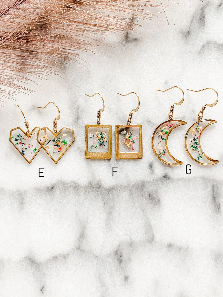 Resin Pressed Flower Earrings - French Retro Queen Anne's Lace Gold