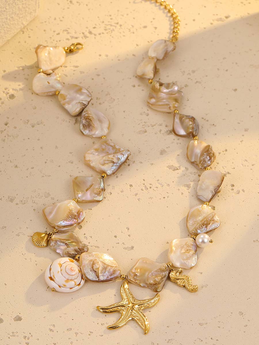 Collier de style vacances en coquillage irrégulier, conque, étoile de mer