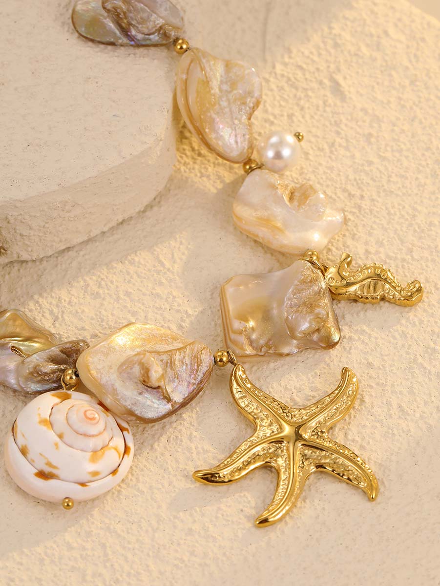 Collier de style vacances en coquillage irrégulier, conque, étoile de mer
