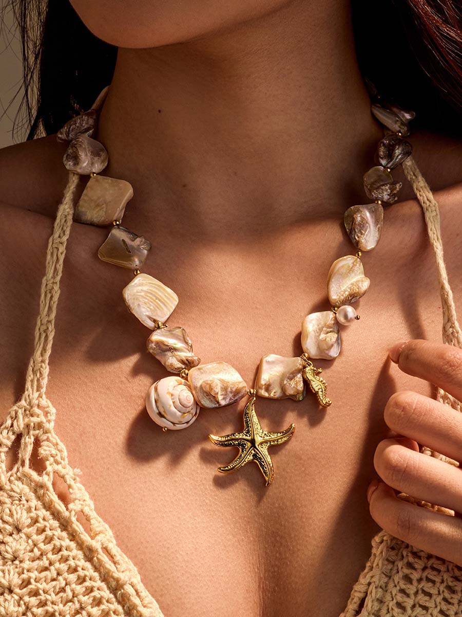 Collier de style vacances en coquillage irrégulier, conque, étoile de mer