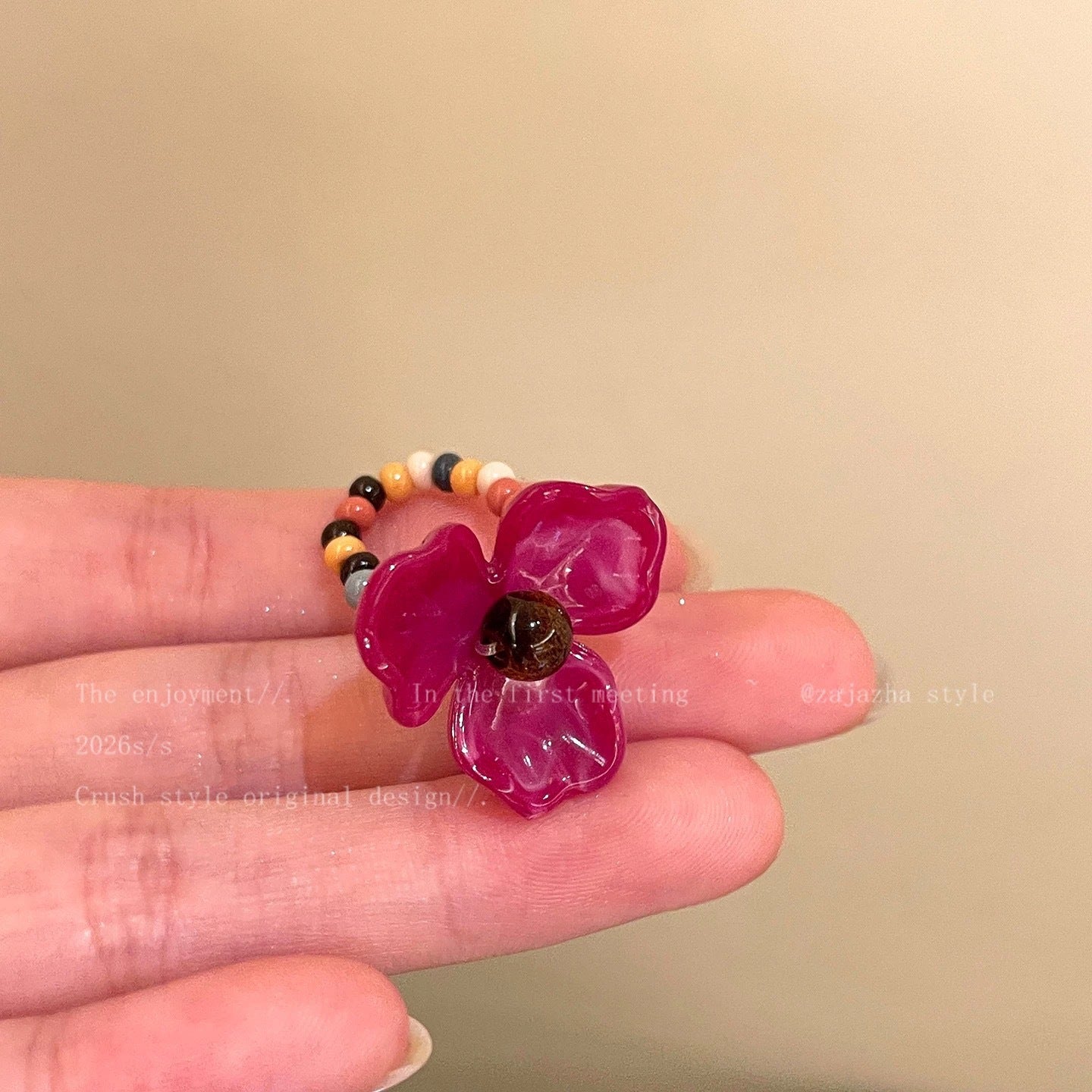 Vintage Glossy Flower Color Bead Stretch Ring
