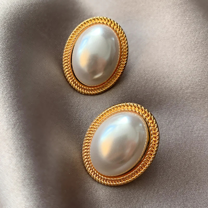 The Cannes Pearl Stud Earrings