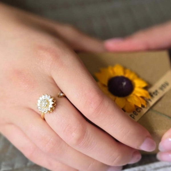 The Siena Rotating Floral Ring