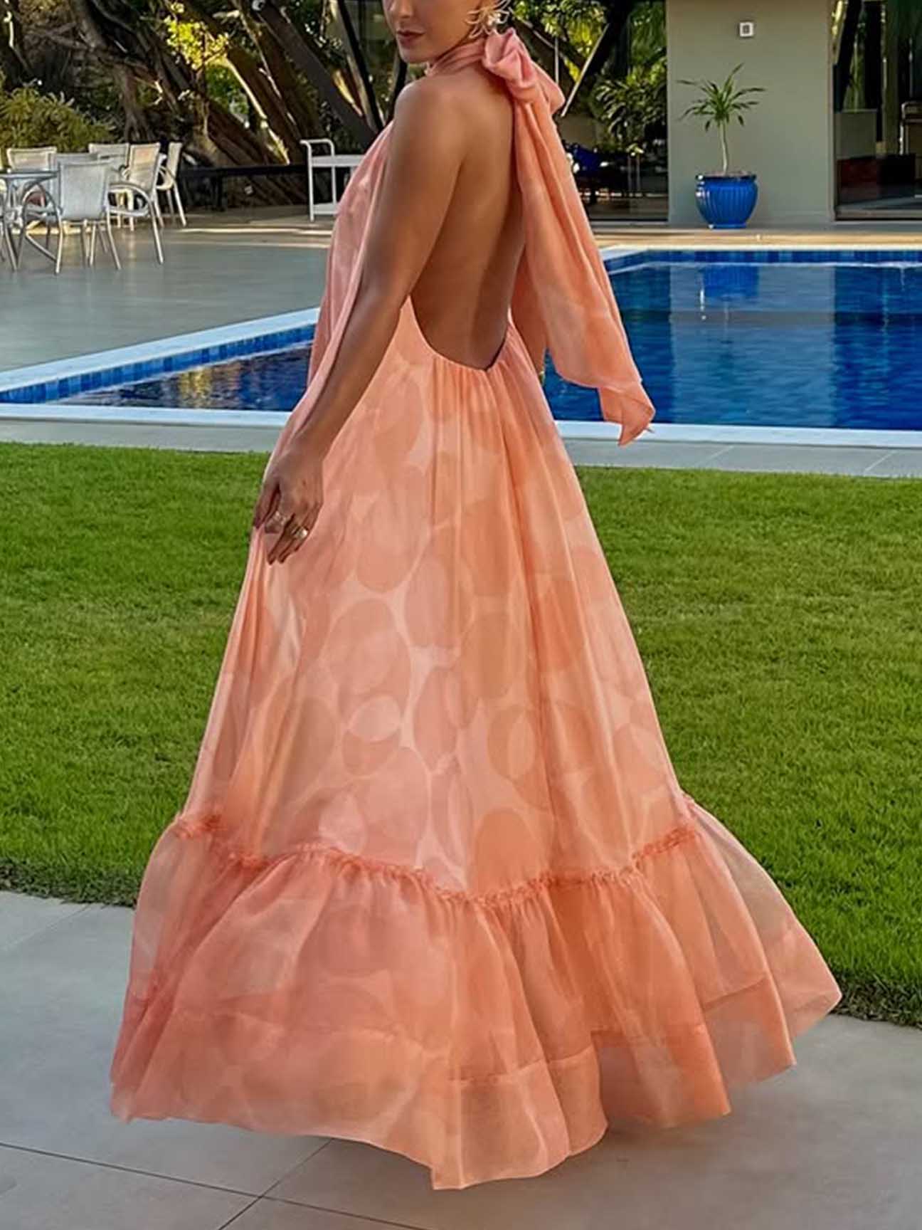 Robe longue à imprimé géométrique lumineux et col licou