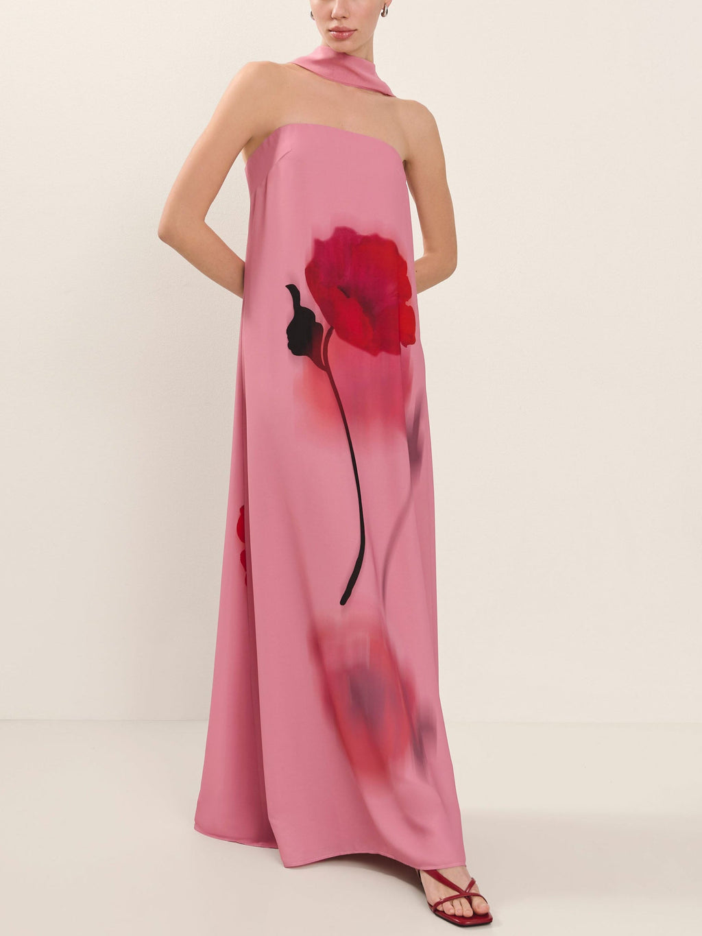 Robe longue à épaules dénudées et imprimé floral unique