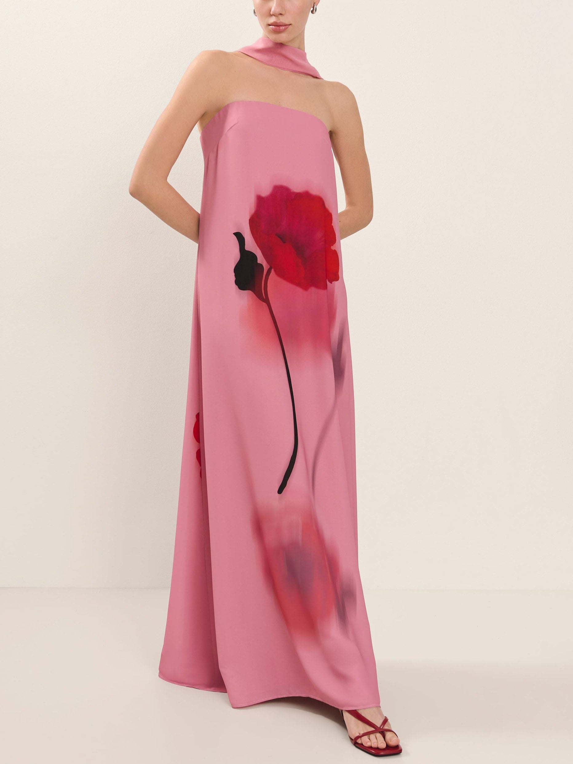 Robe longue à épaules dénudées et imprimé floral unique