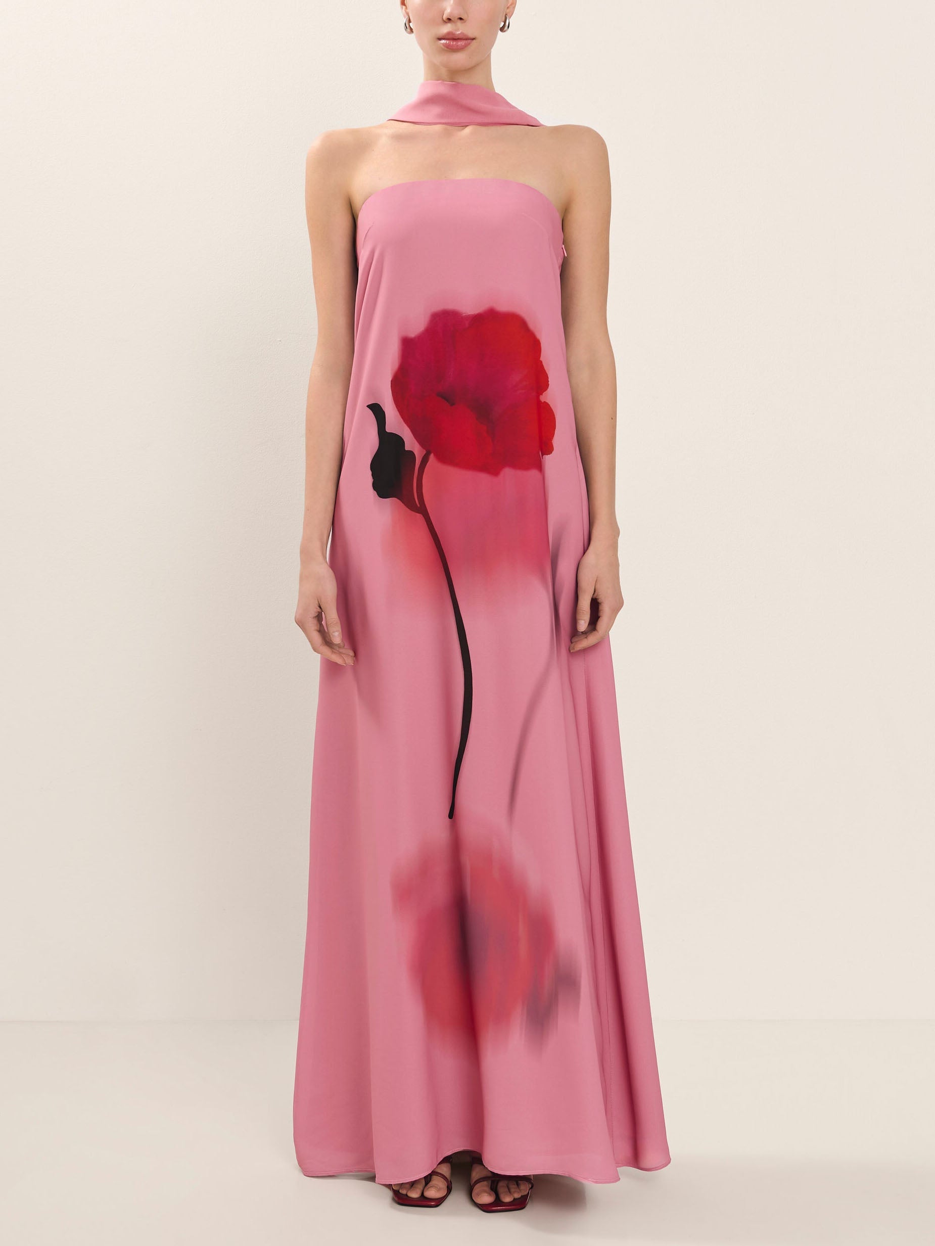 Robe longue à épaules dénudées et imprimé floral unique
