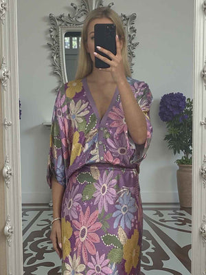 Superbe chemise à épaules dénudées en satin à imprimé floral