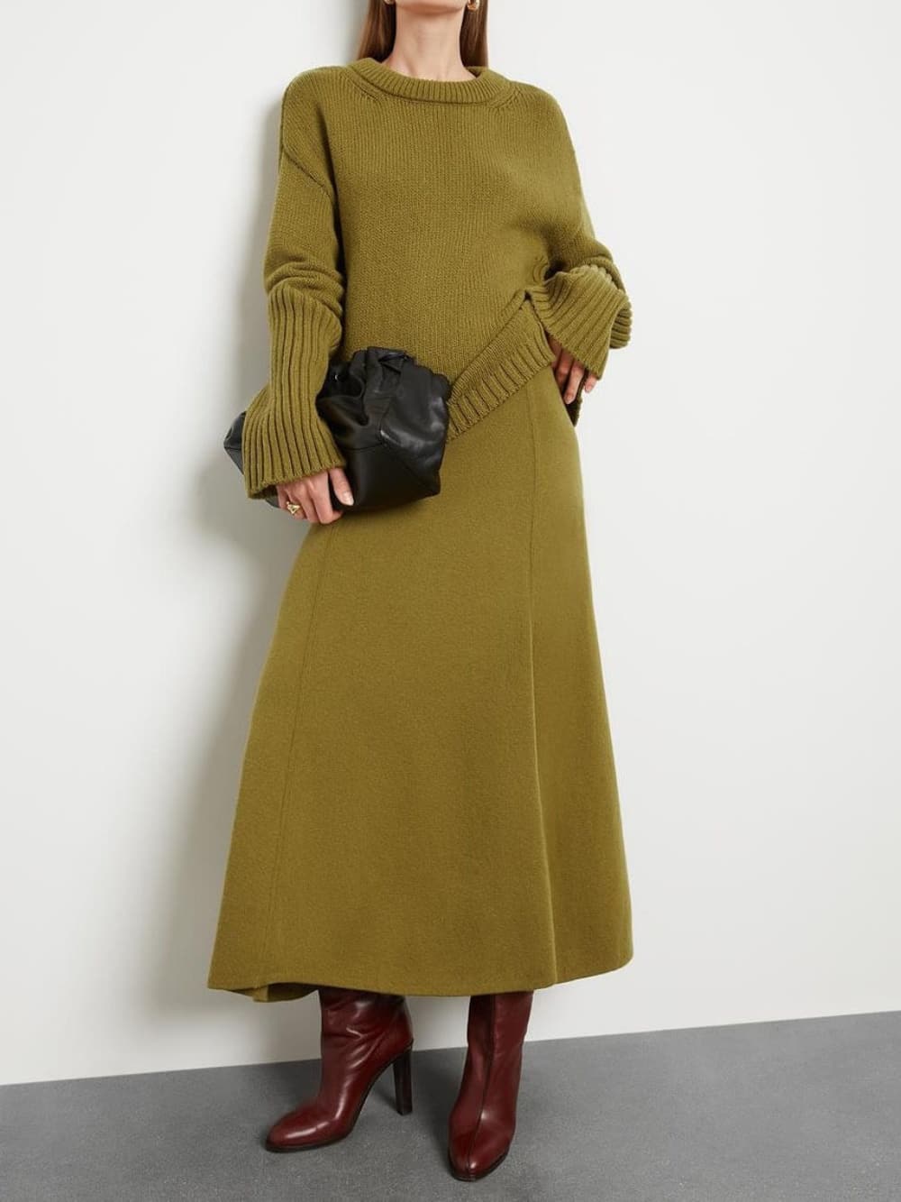 Ensemble jupe-pull à col ras du cou et poignets hauts