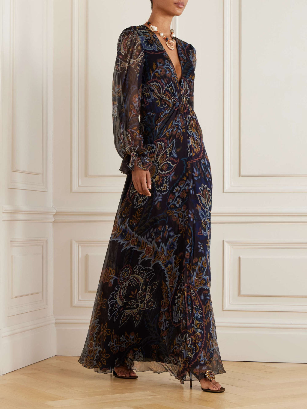 Elegantes plissiertes Maxikleid mit gerafftem Blumendruck