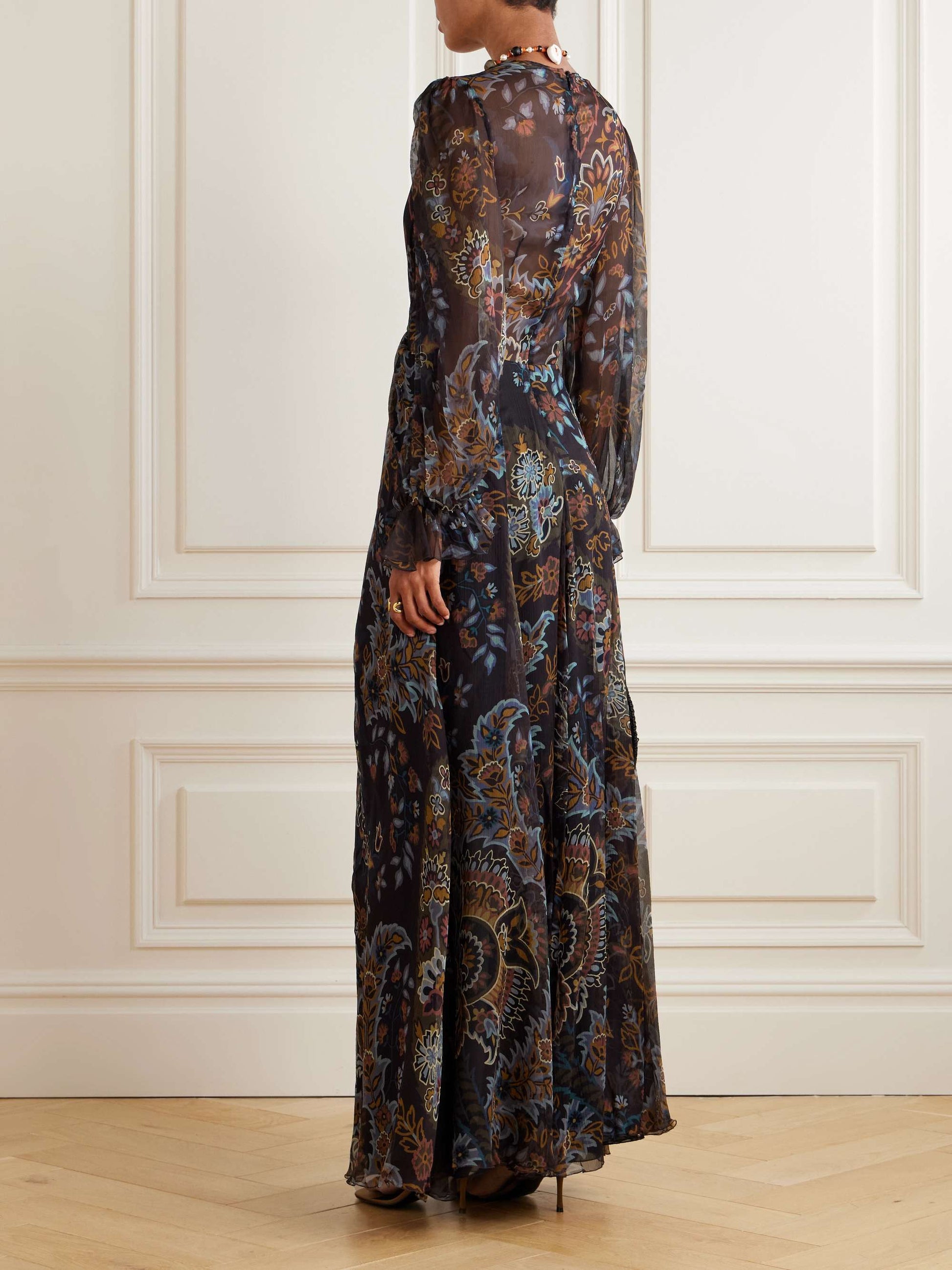 Elegantes plissiertes Maxikleid mit gerafftem Blumendruck