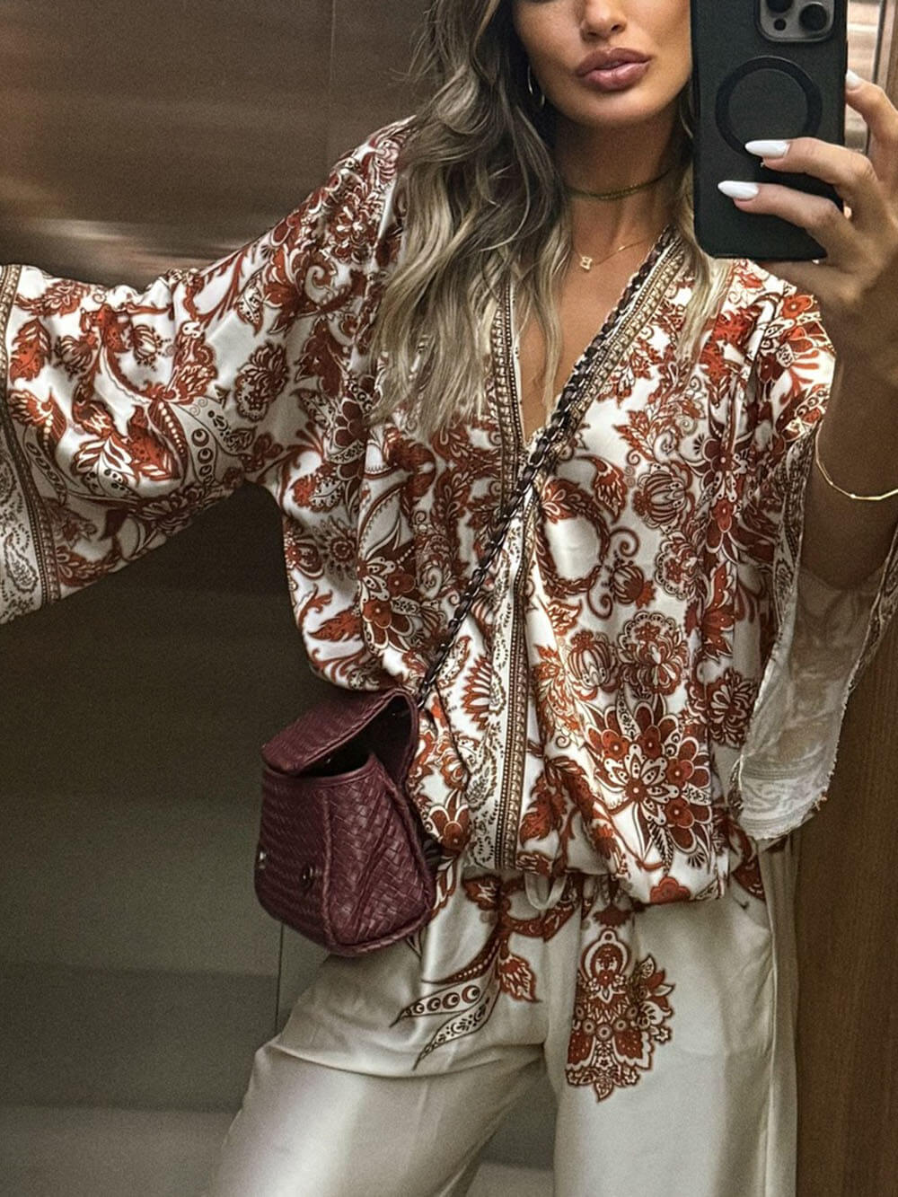 Pantalon large à poches élastiques et imprimé unique en satin au toucher moderne et exquis