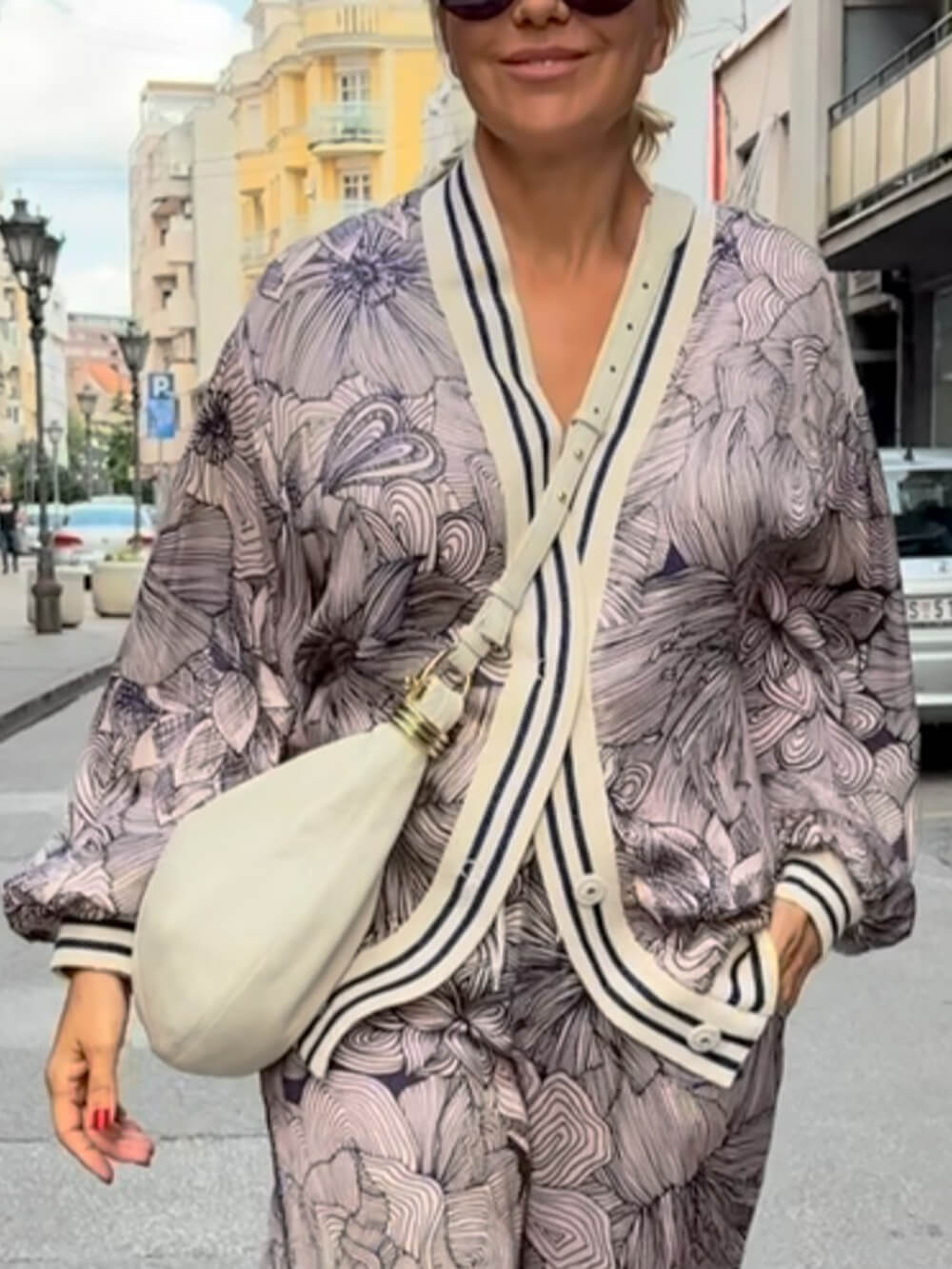 Einzigartige Hose mit weitem Bein, Blumendruck, Bandspleißtaschen und elastischer Taille
