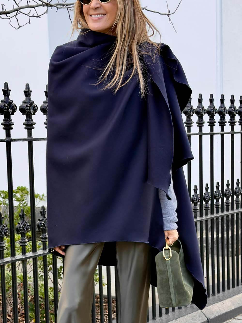 Asymmetrischer französischer Cape-Wickelmantel