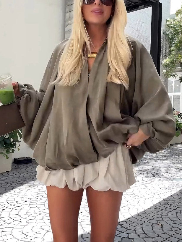 Lässige, locker sitzende, olivgrüne Satinjacke mit Puffärmeln
