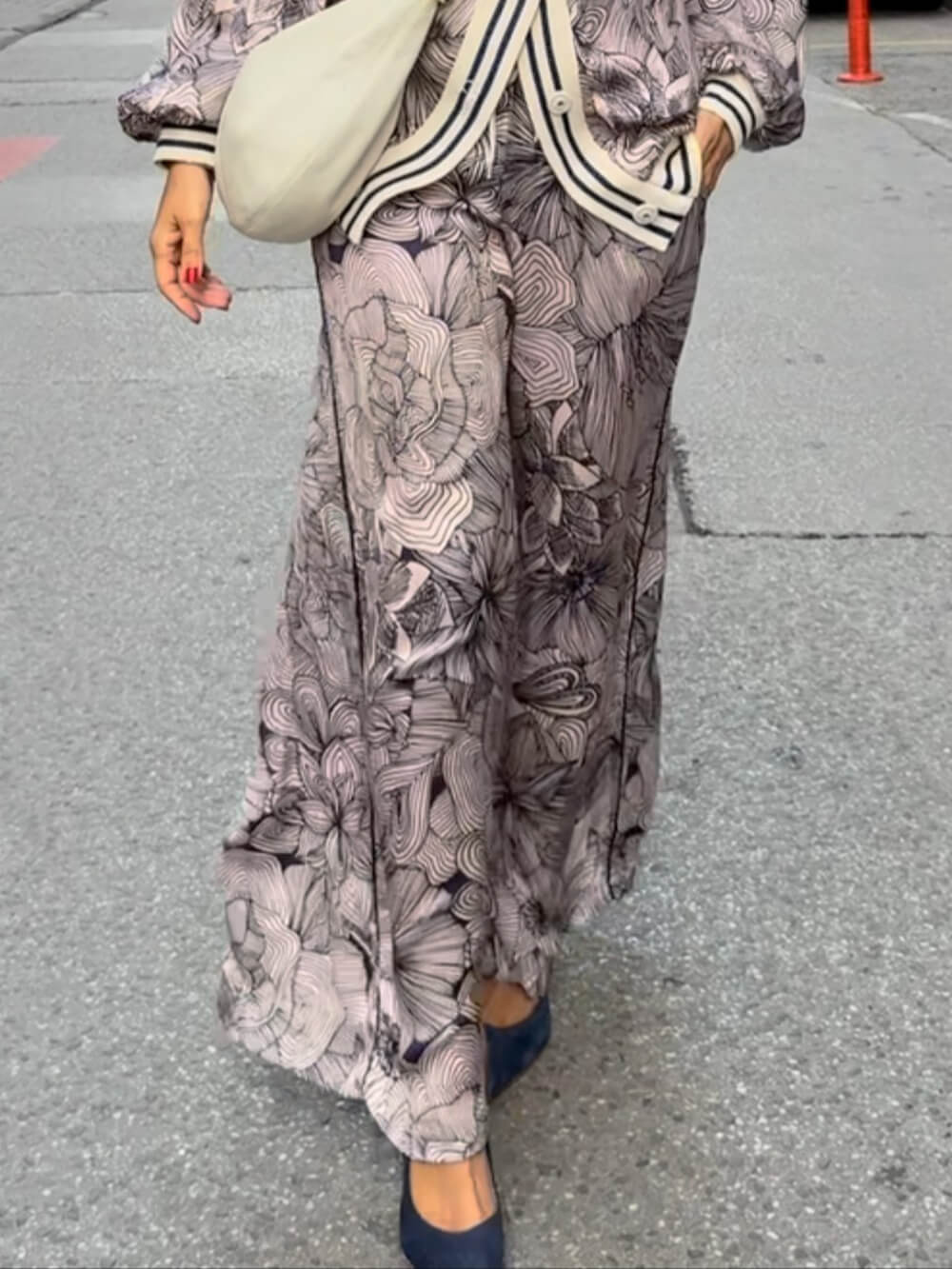 Einzigartige Hose mit weitem Bein, Blumendruck, Bandspleißtaschen und elastischer Taille