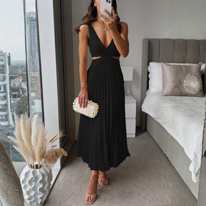 The Elodie Pleated V-Neck Dress Black