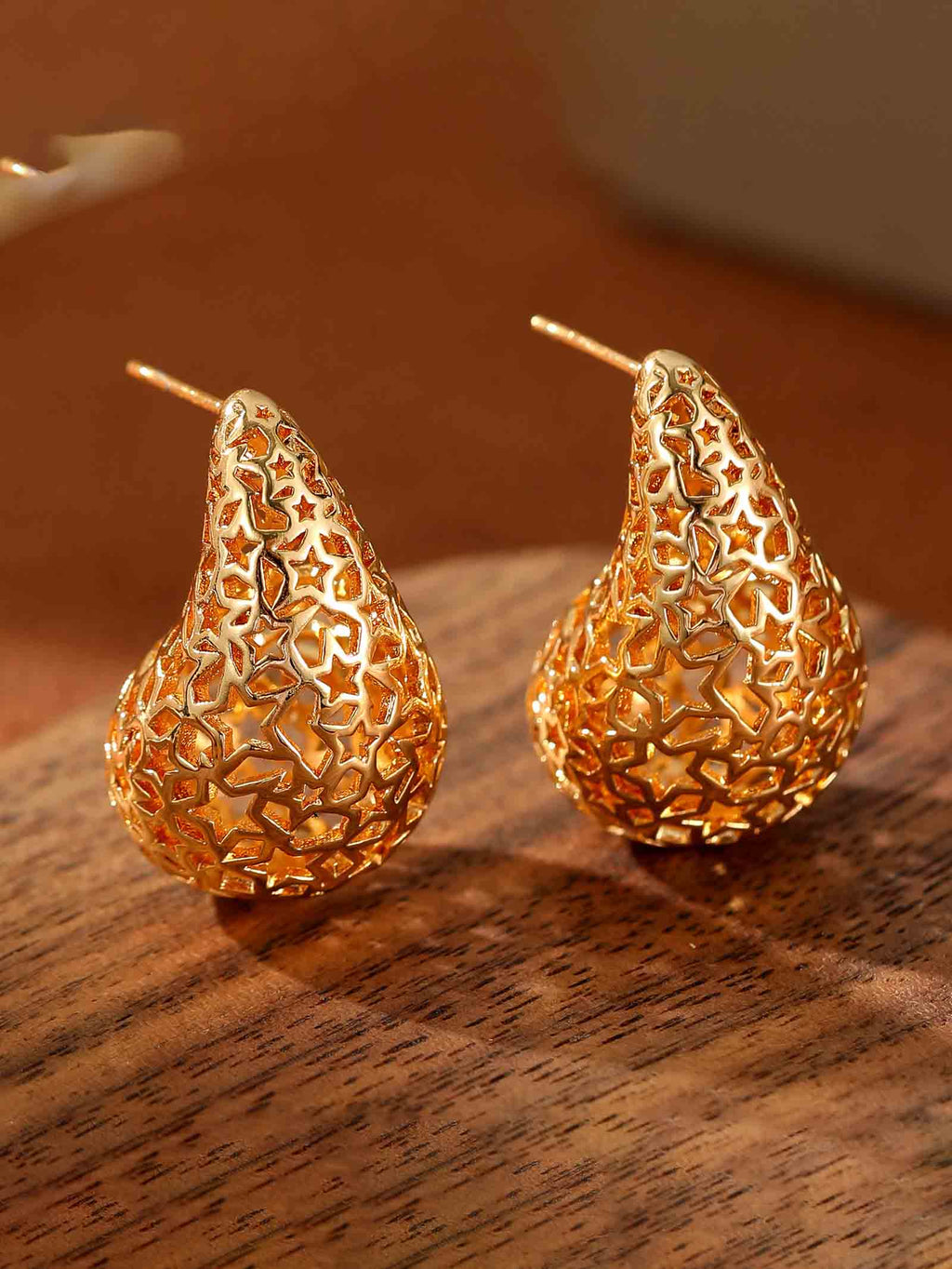 Boucles d'oreilles en forme de larme à motif creux de style palais