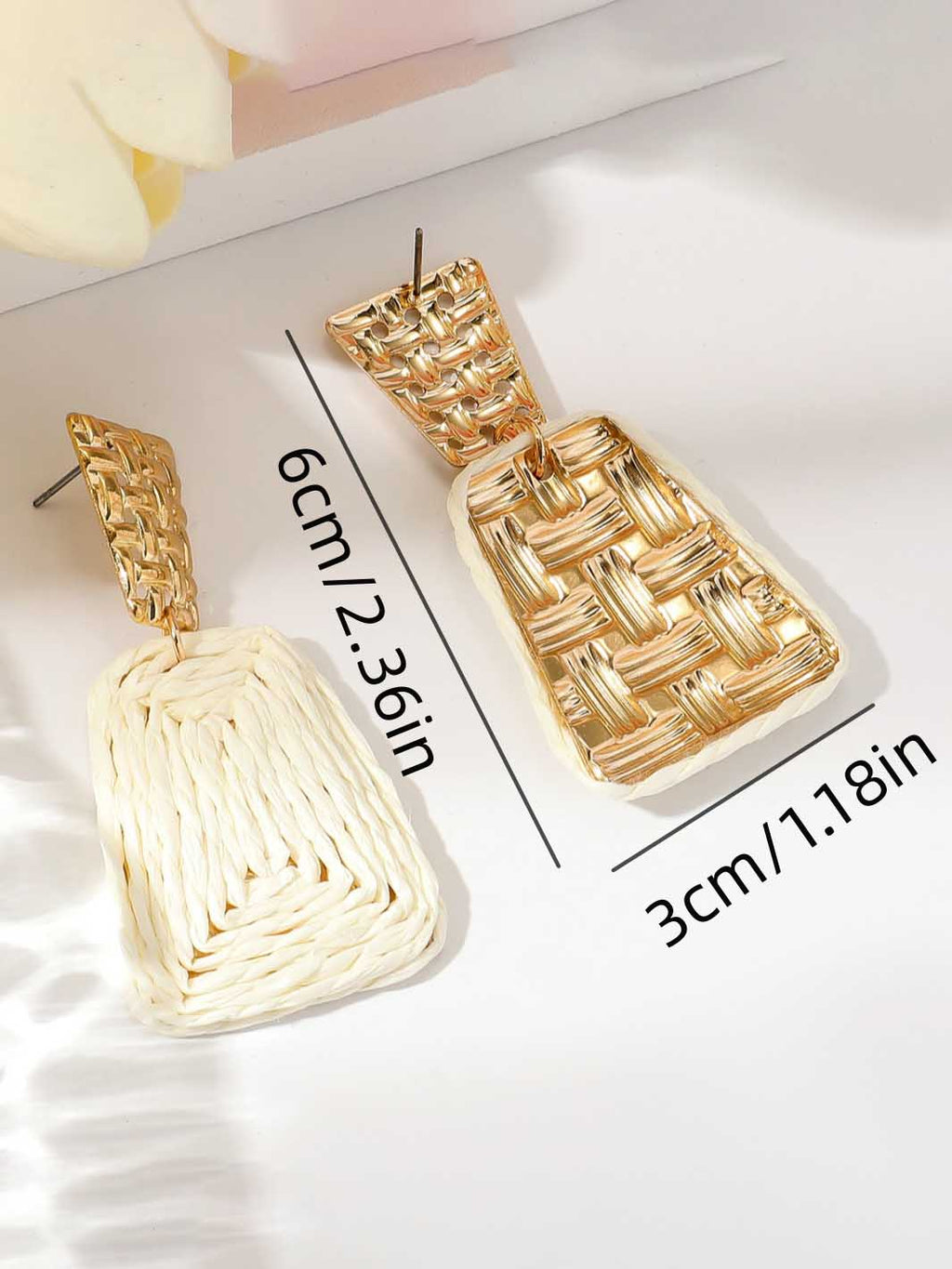 Boucles d'oreilles rétro tressées exagérées