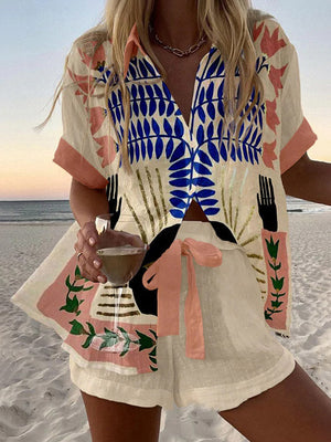 Zweiteiliges Set aus Shorts und Hemd mit abstraktem Graffiti-Pflanzendruck