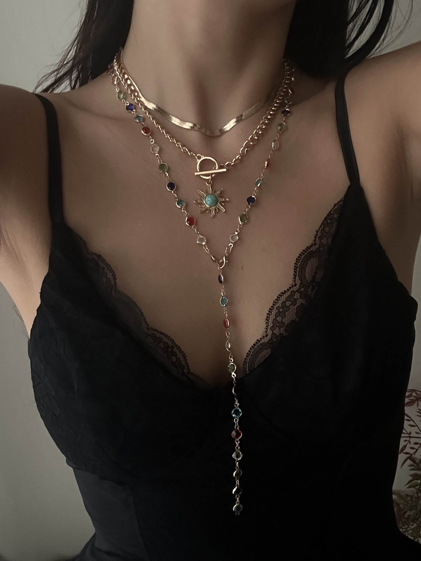 Süße, mehrschichtige Schlüsselbeinkette mit Sonnenblumen-Quaste