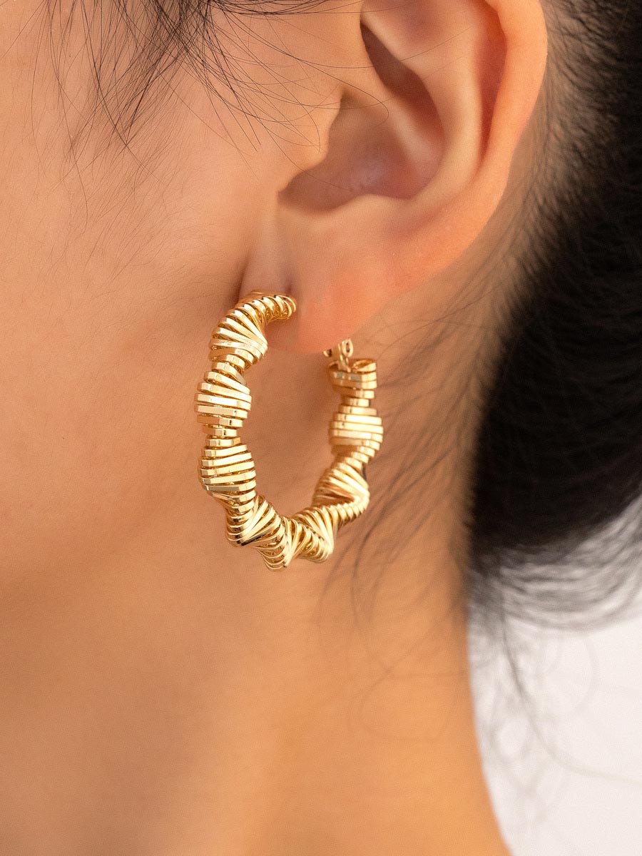 Boucles d'oreilles géométriques torsadées personnalisées