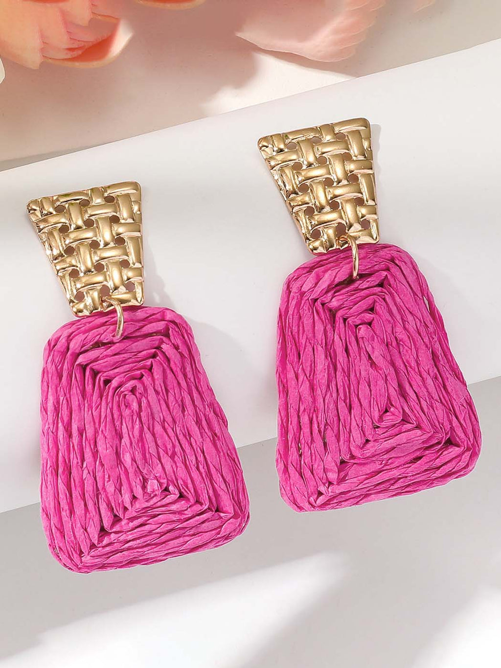 Boucles d'oreilles rétro tressées exagérées