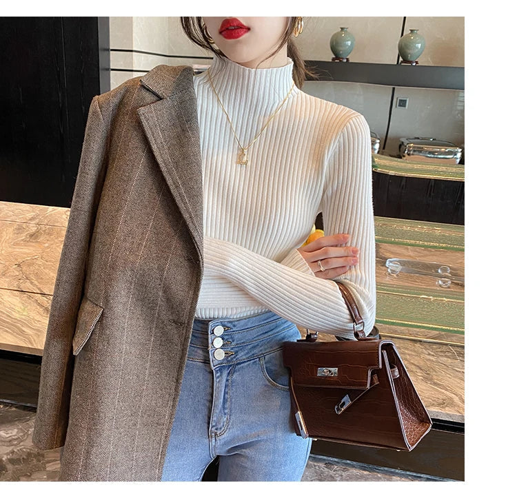 Elowyn Slim Turtleneck Sweater