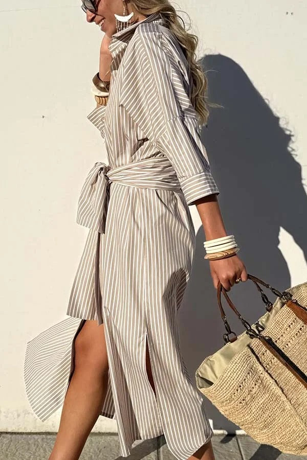 Robe chemise mi-longue boutonnée à rayures et manches mi-longues avec ceinture et poche