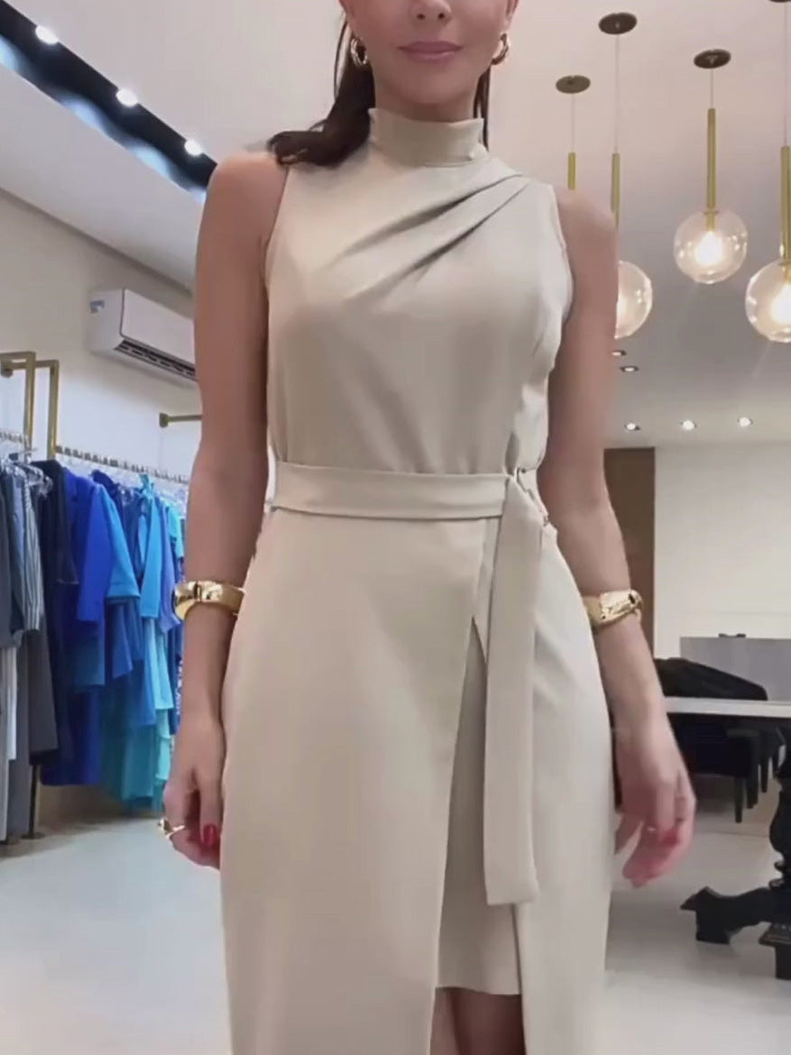 Elegantes, zweiteiliges, mittellanges Kleid mit Stehkragen und Schlitz