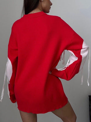 Pull long ample à col rond et pompons en forme de cœur